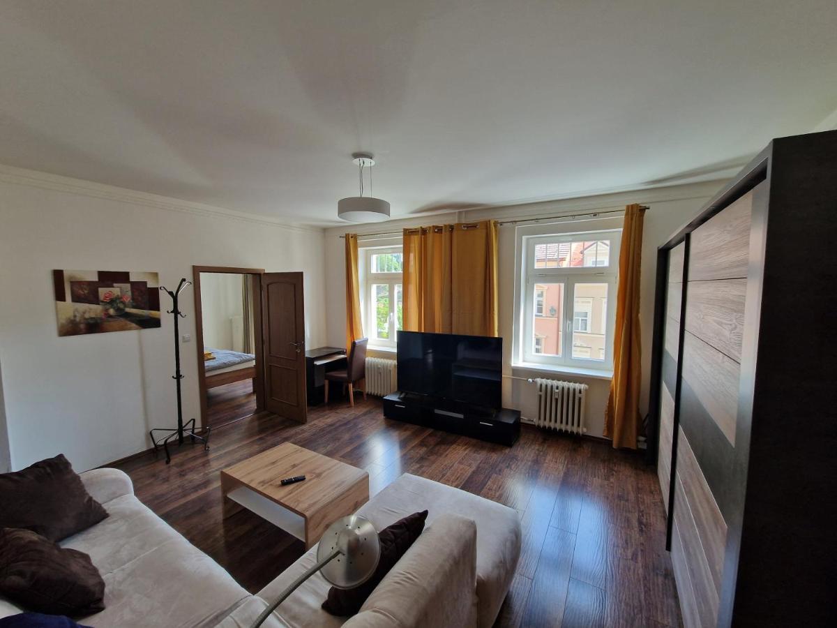 Apartman 63M2 S Balkonem V Lazenskem Centru Карловы Вары Экстерьер фото